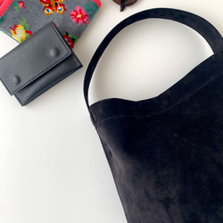 「長財布が横に入る‼︎本革ミニマルバッグ」ブラック スエード ワンハンドルバッグ 11枚目の画像