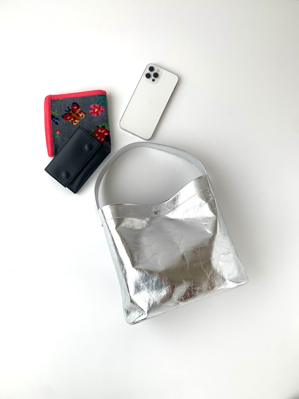 シルバー好きに届けたい♡「長財布が横に入る‼︎本革ミニマルバッグ」 ワンハンドルバッグ 9枚目の画像