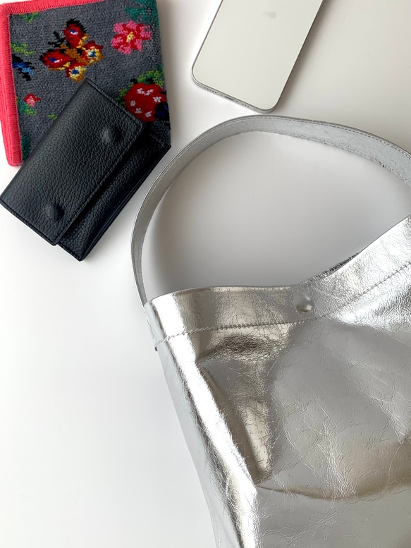 シルバー好きに届けたい♡「長財布が横に入る‼︎本革ミニマルバッグ」 ワンハンドルバッグ 10枚目の画像