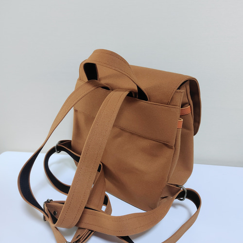 【新品未使用】訳あり品　リリィ　クロストリュック　レッド　本革　帆布素材 本革 リュック スクエア B5 日本製 リリー LILYの通販｜シンフー
