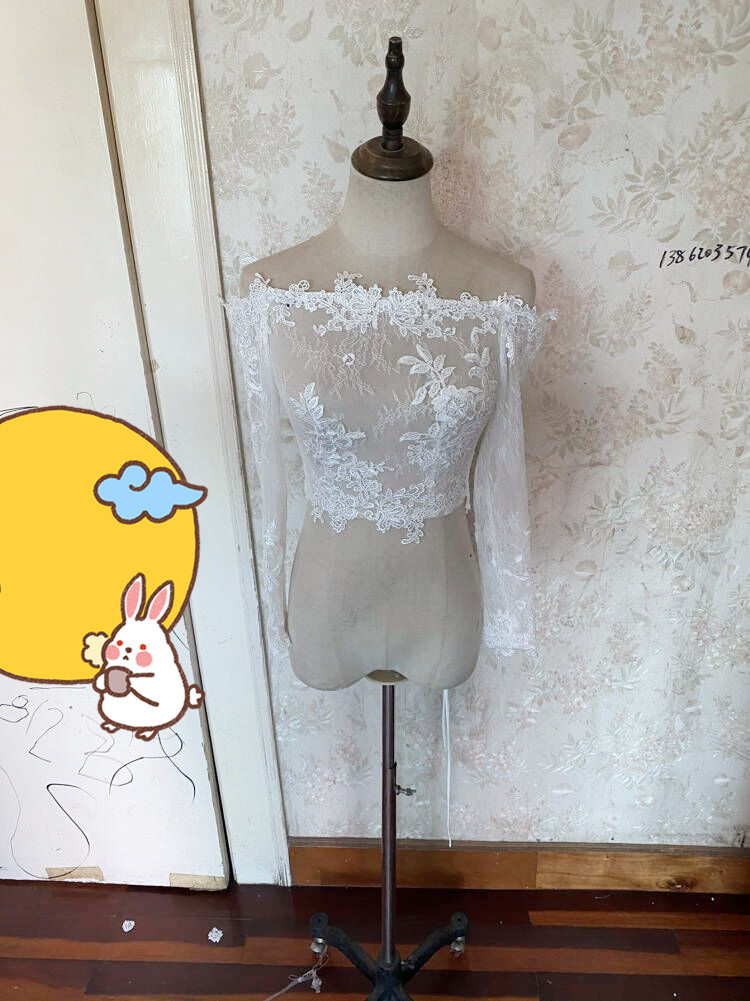ウエディングドレス中に入れるボレロ 繊細レース オフホワイト オフショルダー  長袖　 花嫁/結婚式/披露宴