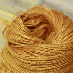 草木染の高級DKヤーン　Baby Alpaca 50％、Silk 25％, Linen 25% Onion Skin 1枚目の画像