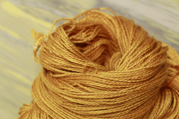 草木染の高級DKヤーン　Baby Alpaca 50％、Silk 25％, Linen 25% Onion Skin 1枚目の画像