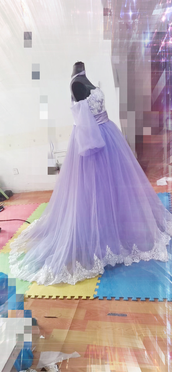 華やか パープル/紫 カラードレス 3D立体レース刺繍 ふわふわ袖 ベアトップ 挙式 2ways ドレス 4枚目の画像