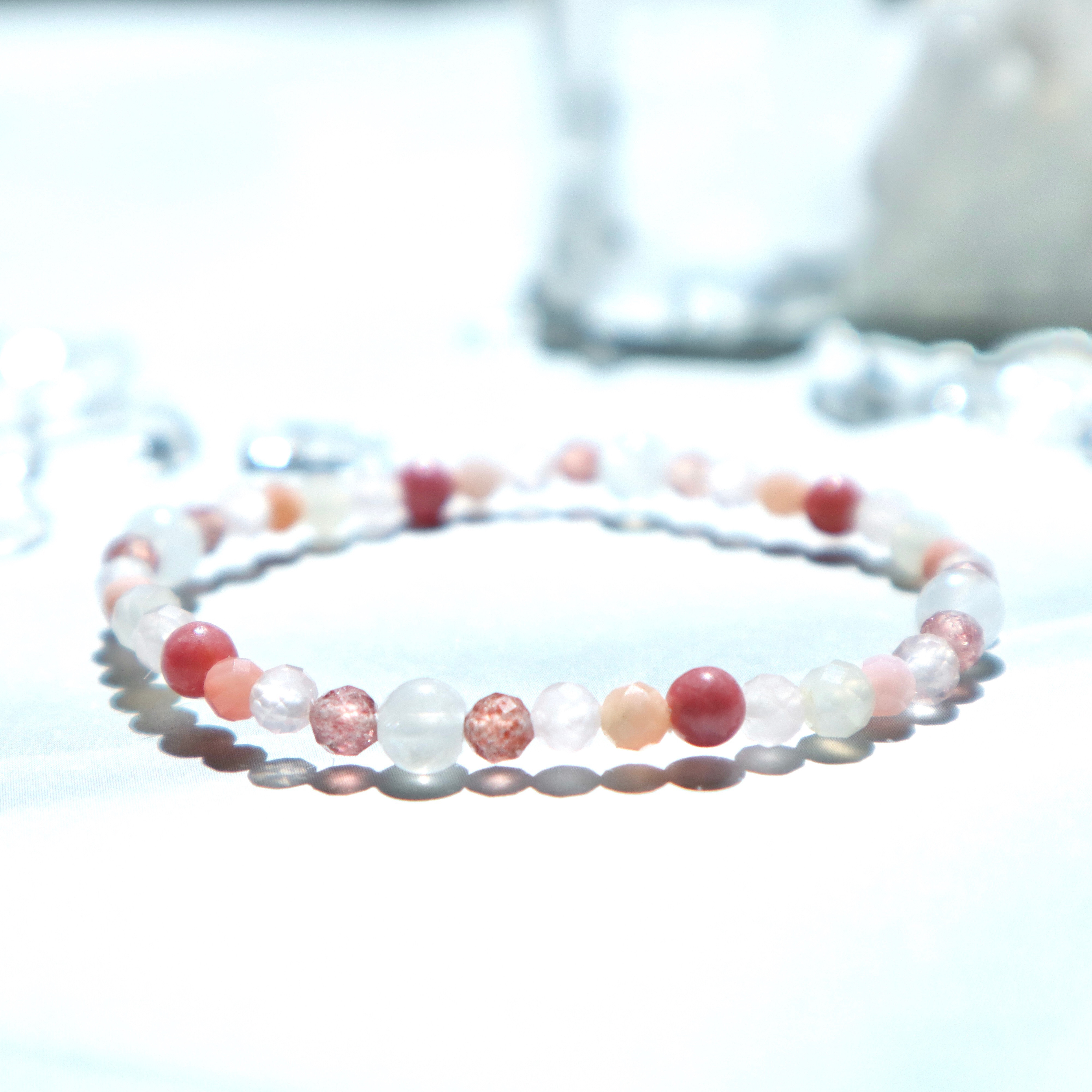 愛と優しさであふれる天然石ブレスレット　ピンクオパール　ムーンストーン　ローズクォーツ　誕生石　レディース　誕生石