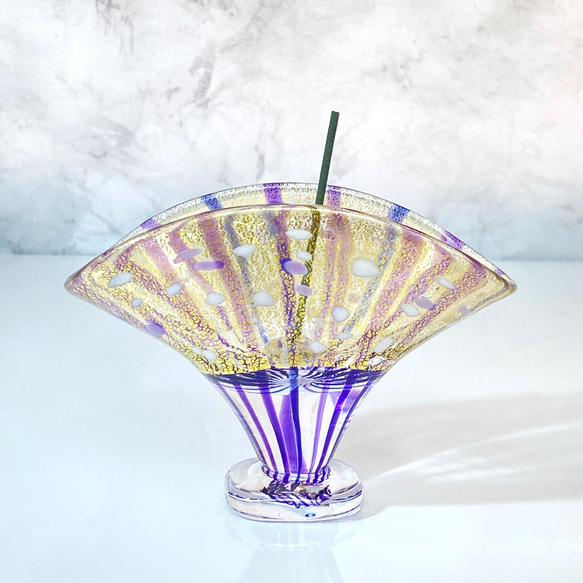 金箔ガラスの扇・香立て ブルーアメジスト色 きれいな紫色 トンボ玉＆お香付き 1枚目の画像