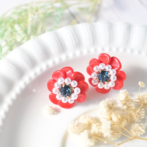 真っ赤なアネモネのピアス/イヤリング ピアス（スタッド・一粒） Lakuu 