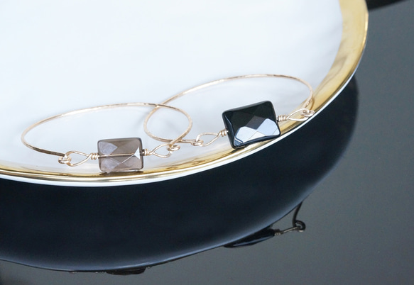 【14KGF】Gemstone Hammered Wire Bangle [Black Onyx/Smoky Quart 3枚目の画像