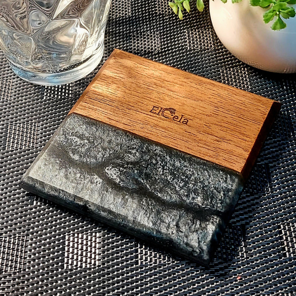 至福のひとときを彩るコースター】Elcela ウッドレジン 木製 ブラック