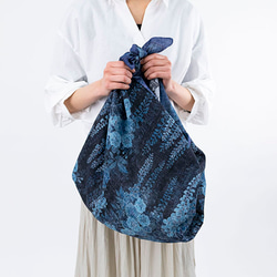 デジタル藍ふろしき～京の藤～　三巾　風呂敷　100㎝　綿麻素材 4枚目の画像