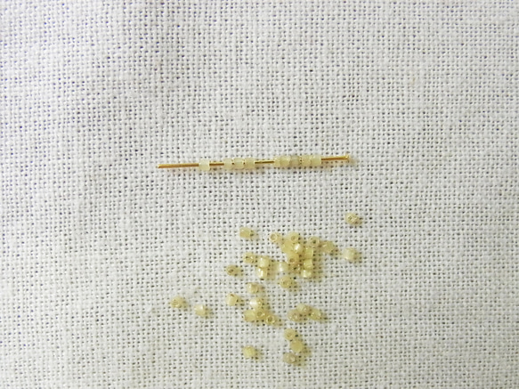 カットビーズ　アンティークアイボリー 2枚目の画像