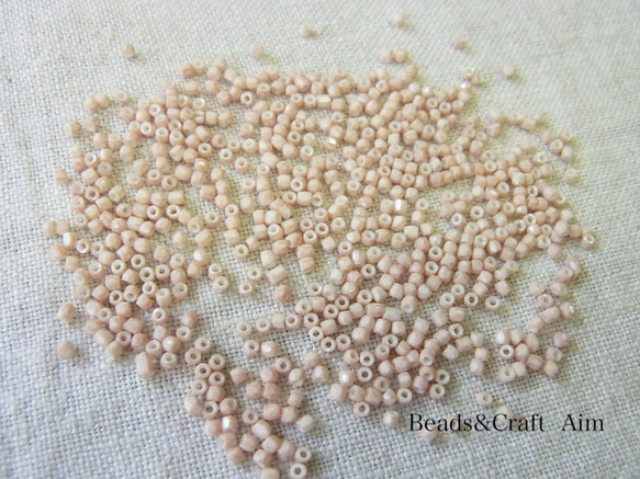 カットビーズ　ベージュピンク 1枚目の画像