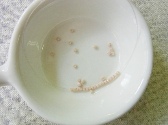 カットビーズ　ベージュピンク 3枚目の画像