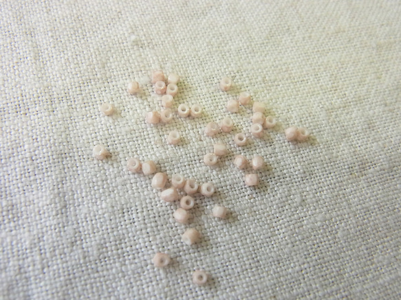 カットビーズ　ベージュピンク 2枚目の画像