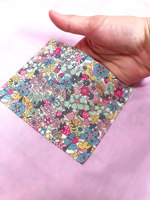 園生活を楽しく♪キッズエプロン 110㎝ リバーシブル リバティ 花柄 ポケット マジックテープ 7枚目の画像