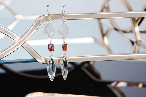 【14KGF】Grey Moon Stone,Garnet,Marquise Grey Glass Earrings 6枚目の画像