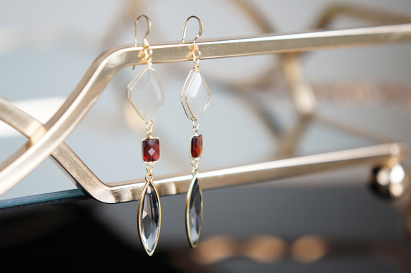 【14KGF】Grey Moon Stone,Garnet,Marquise Grey Glass Earrings 7枚目の画像