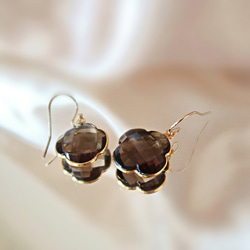 14KGF/ SMOKY TOPAZ CLOVER EARRINGS 4枚目の画像