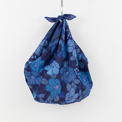 デジタル藍ふろしき～藍椿～　三巾　風呂敷　100㎝　綿麻素材 3枚目の画像