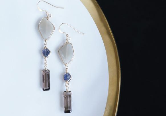 【14KGF】Grey Moon Stone,Iolite,Smoky Quartz Dangling Earrings 1枚目の画像