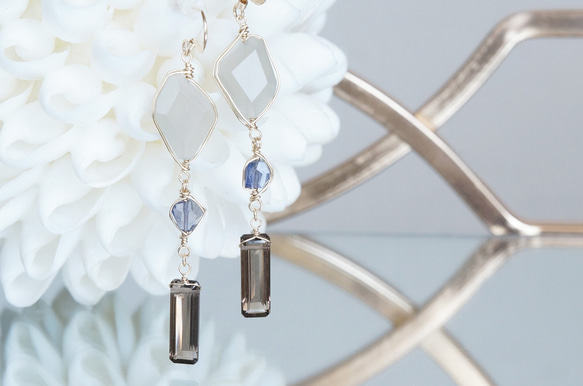 【14KGF】Grey Moon Stone,Iolite,Smoky Quartz Dangling Earrings 4枚目の画像