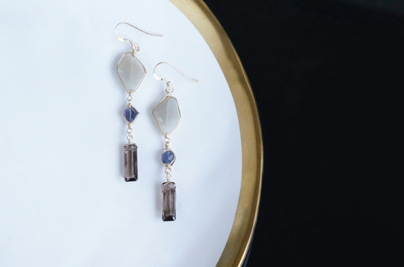 【14KGF】Grey Moon Stone,Iolite,Smoky Quartz Dangling Earrings 2枚目の画像