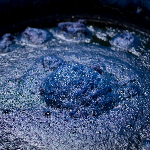 本革　天然染色　藍染め　キーホルダー 15枚目の画像