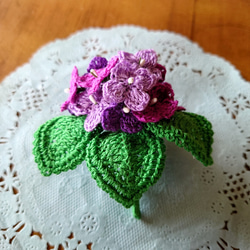 紫陽花のブローチ〈刺繍糸〉 1枚目の画像