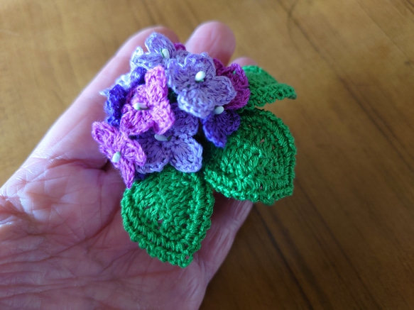 紫陽花のブローチ〈刺繍糸〉 3枚目の画像