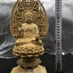 薬師如来  供養品   木彫仏像  仏教工芸品  災難除去 1枚目の画像