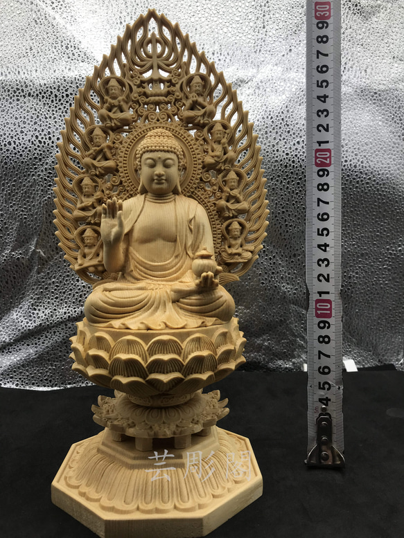 薬師如来  供養品   木彫仏像  仏教工芸品  災難除去 1枚目の画像