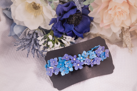 藍紫色黏土花設計髮夾 第1張的照片
