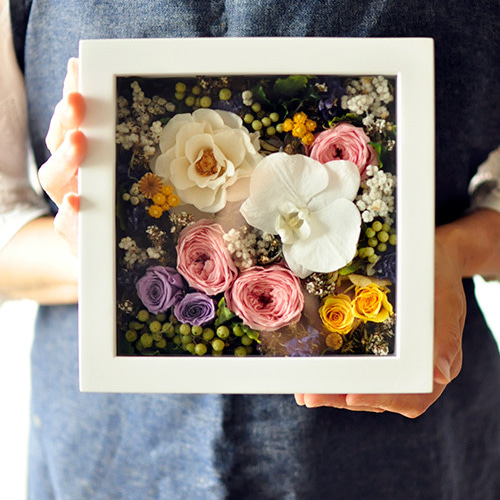 胡蝶蘭のプリザーブドフラワーとドライフラワーの壁掛けアレンジメント