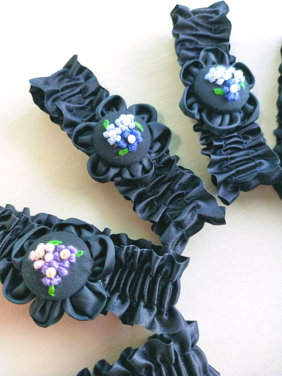 ぷっくり可愛い刺繍花✨アームバンド（一点物　敬老の日　おしゃれアイテム　上品　華やか　くるみボタン　アームカバー　袖） 9枚目の画像