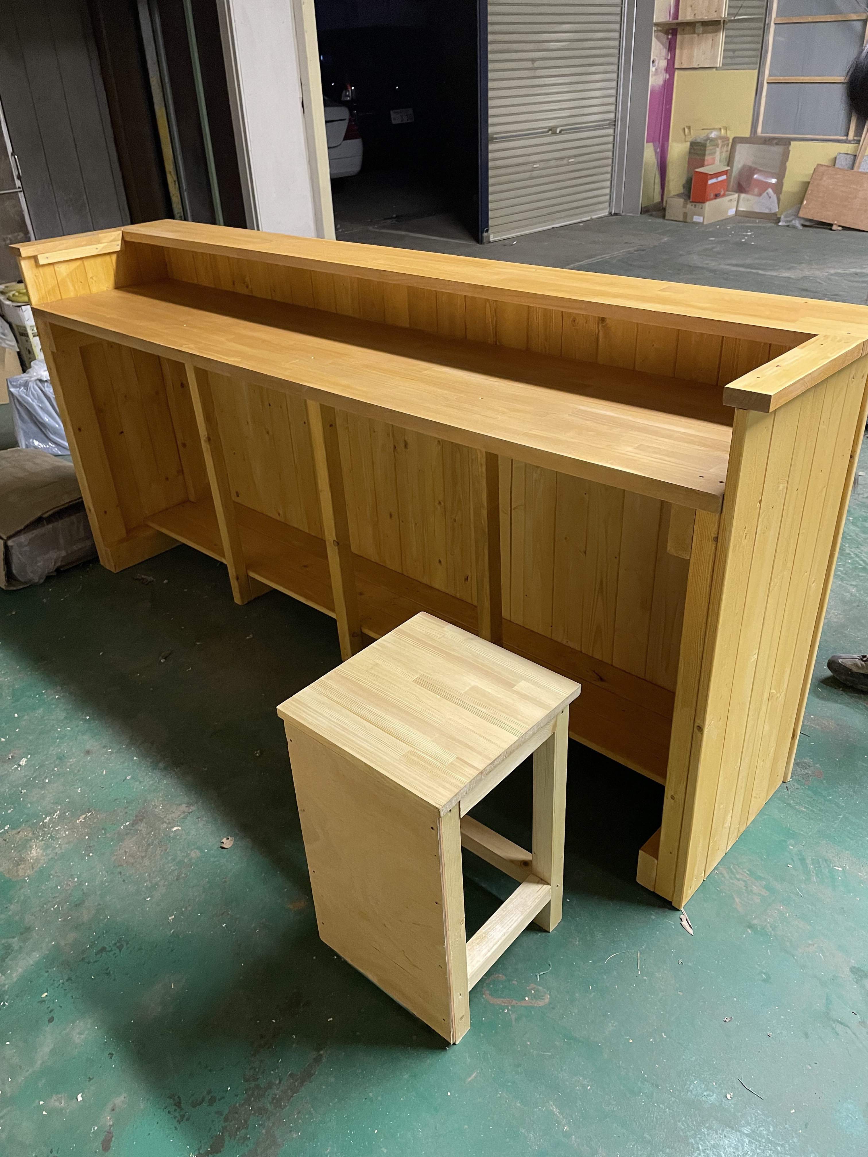 飲食　カウンター　テーブル