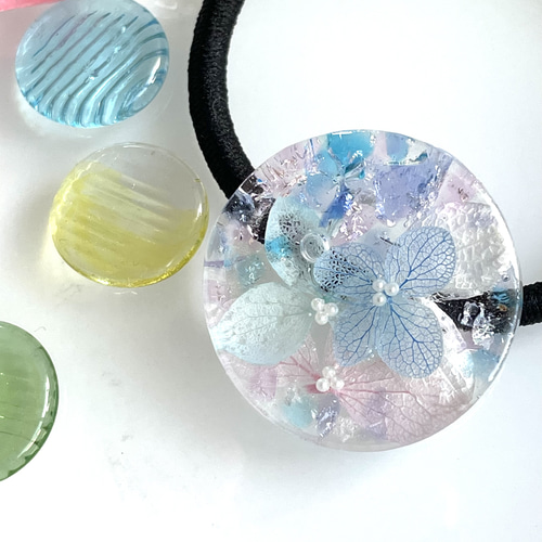 受注制作】雨の中の紫陽花 沖縄からの贈り物 琉球ガラス入り ヘアゴム