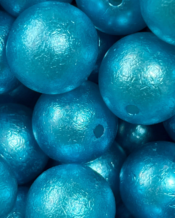 【20mm  8個 ブルー】コットンパール風カラフルアクリルビーズ  原色系 ラウンド 球体 貫通 シワ加工 4枚目の画像