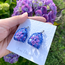 あじさい　糸のピアス/イヤリング　ニャンドゥティ  紫色の紫陽花　 3枚目の画像