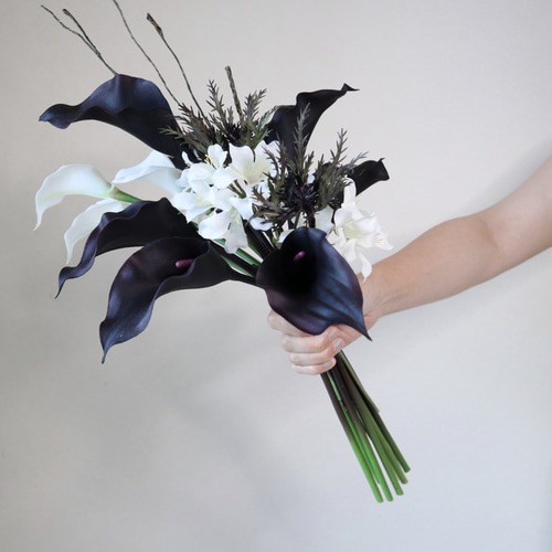 黒&白カラーリリィと枝物の大人花嫁ブーケ♡ アーティフィシャル