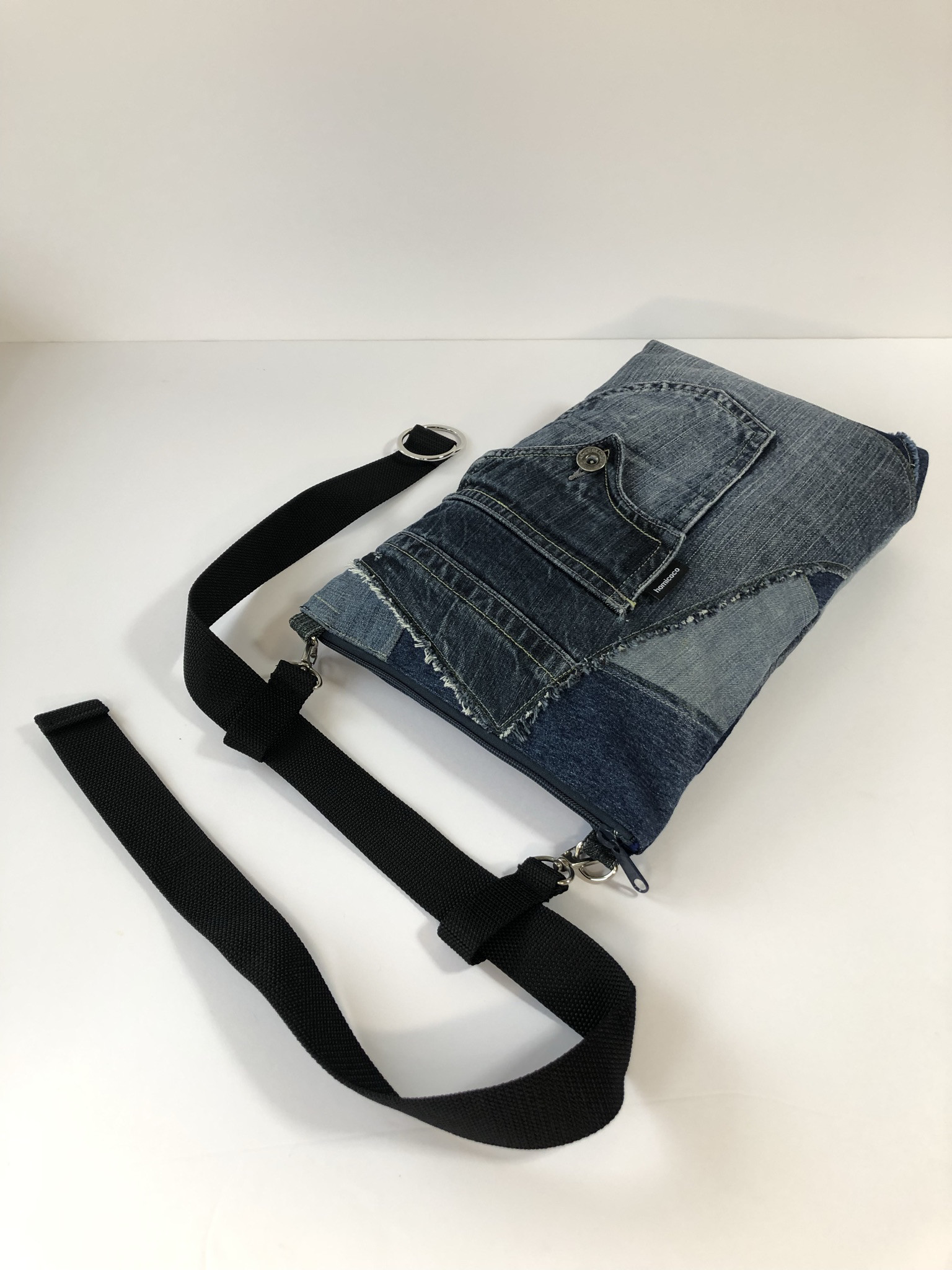 ハンドメイド　デニムリメイク　ウエストポーチ　ボディバック　パッチワーク ハンドメイド　デニムリメイク　ウエストポーチ　ボディバック　パッチワーク