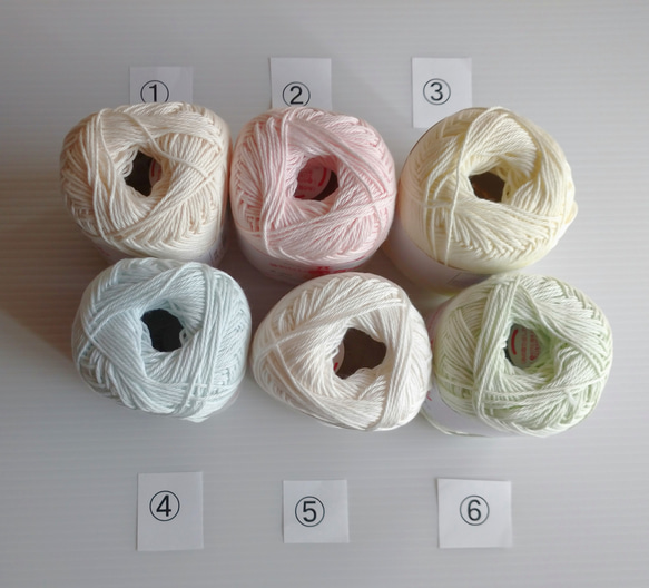 【受注製作】3色選べるかぎ針編みのおくるみ＆マルチカバー　同色にぎにぎボール付き 3枚目の画像