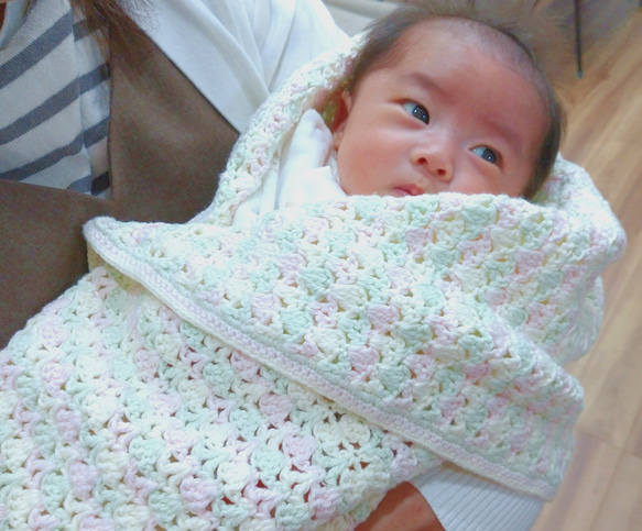 【ハンドメイド】かぎ針編み♡お花畑の膝掛け・おくるみ・マルチカバー ハンドメイド】かぎ針編み♡お花畑の膝掛け・おくるみ・マルチカバー