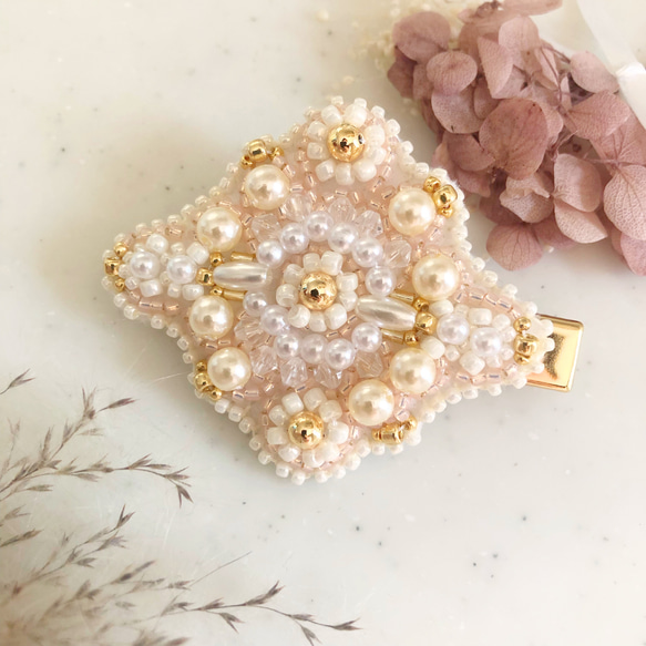 パールつき刺繍花 ベビーヘアクリップ ヘアピン ヘアゴム 花 刺繍花 ホワイト 楽天市場】【 ベビー ヘアクリップ 】ニット パール付 二重