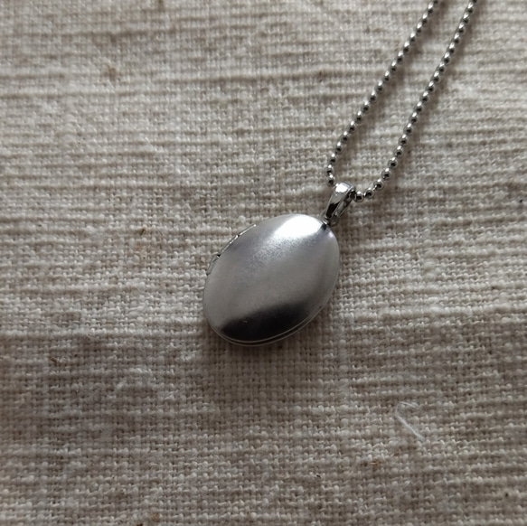 シンプルな楕円のロケットペンダントネックレス 着け放しOK ネックレス  