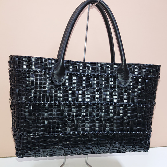 バリ島の黒編み込みハンドメイドハンドバッグ バリ島の黒編み込みハンドメイドハンドバッグ