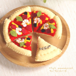 フェルト・ピザのブローチ 1枚目の画像