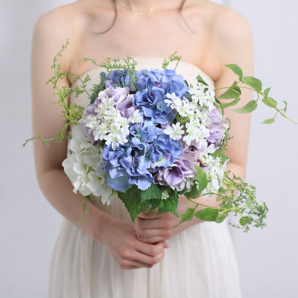 紫陽花とレースフラワーのブーケ〜natural taste wedding dress
