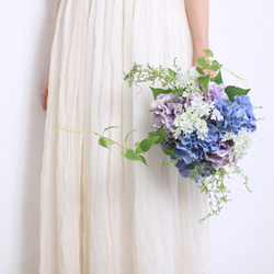 紫陽花とレースフラワーのブーケ〜natural taste wedding dress〜 5枚目の画像