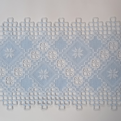 受注制作】北欧ハーダンガー刺繍 テーブルセンターミニ ペール