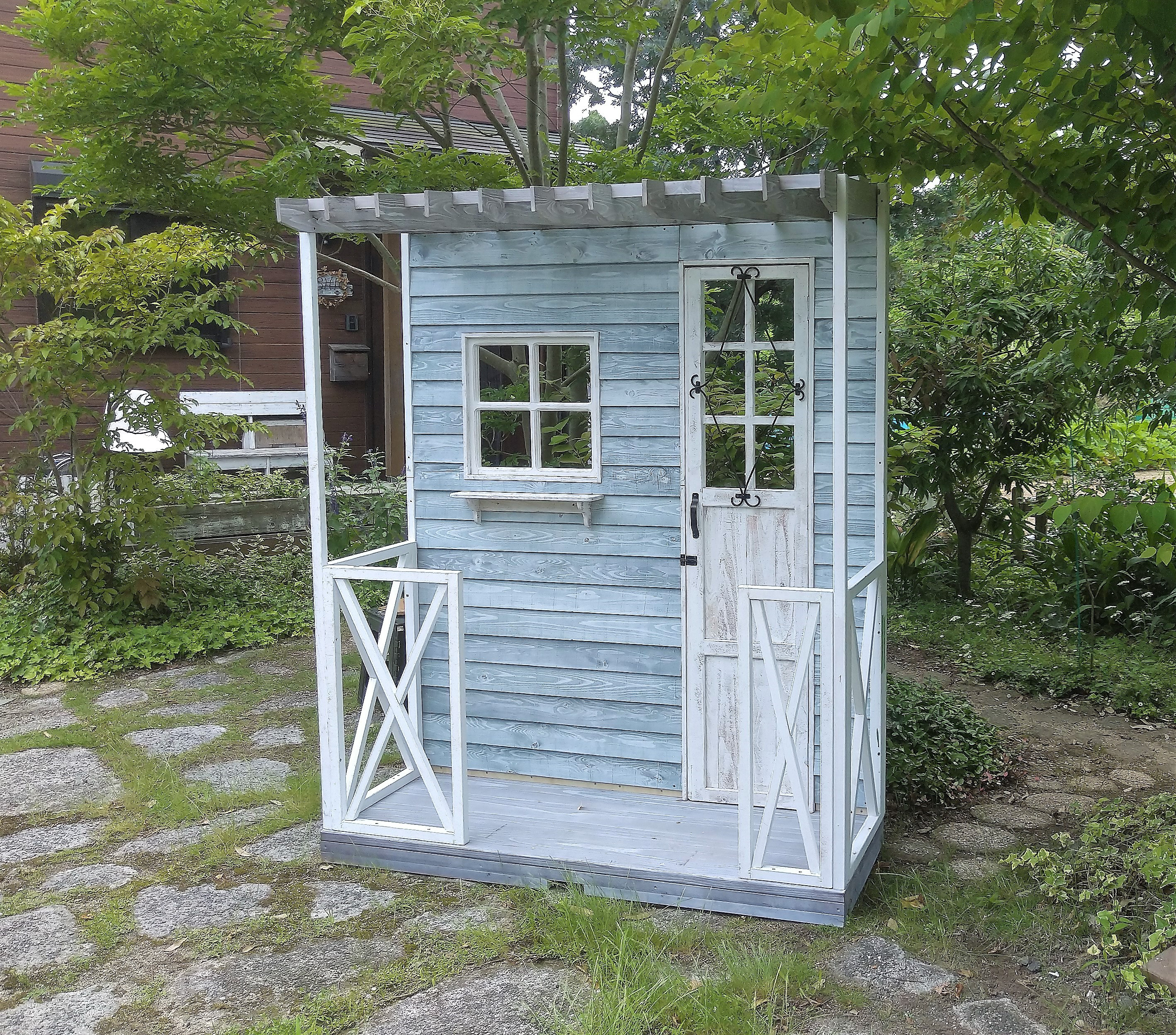 シャビーなガーデンハウス風壁パネル（組み立てキット）